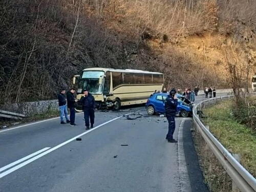 Težak udes u Srbiji: Sudarili se autobus pun djece i automobil!