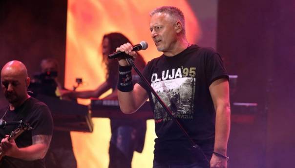 Thompson u pjesmi može slobodno uzvikivati "Za dom spremni"