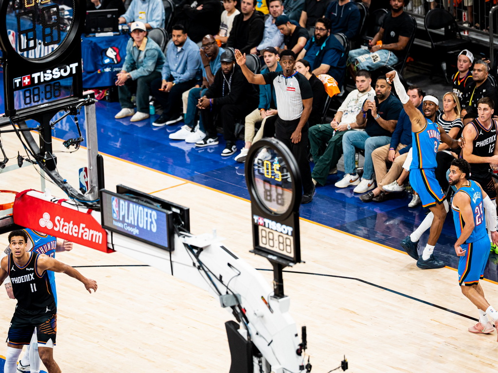 Thunder Sunsima uručio metlu u prvoj rundi i krenuo prema odbrani naslova