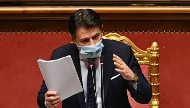 Tijesnom većinom izglasano povjerenje Conteu