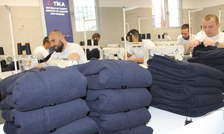 TIKA donirala 60 mašina za pogon šivaone u kojem rade zatvorenici KPZZT