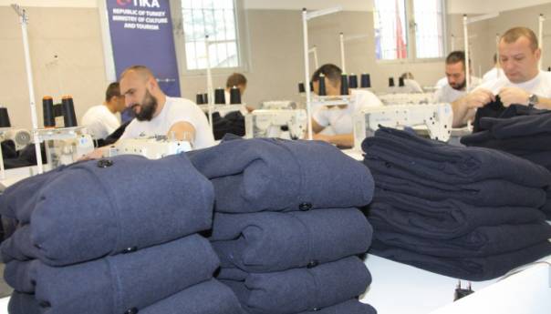 TIKA donirala 60 mašina za pogon šivaone u kojem rade zatvorenici KPZZT