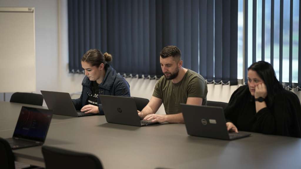 Tim Memorijalnog centra Srebrenica pomaže Arolsen Arhivu u evidentiranju žrtava holokausta