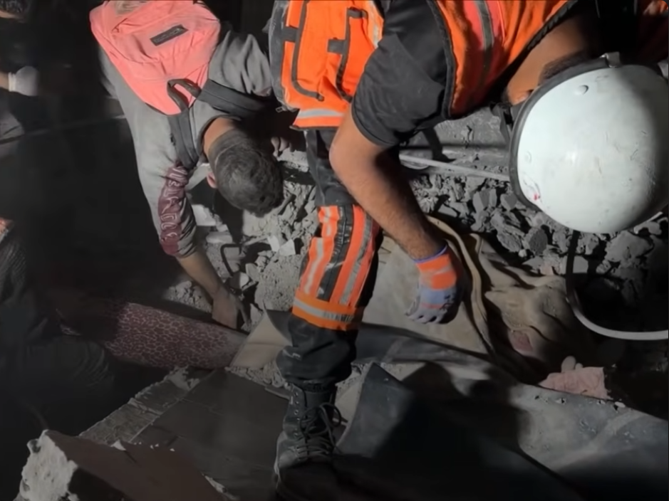 Timovi civilne zaštite tragaju za žrtvama u Khan Younisu