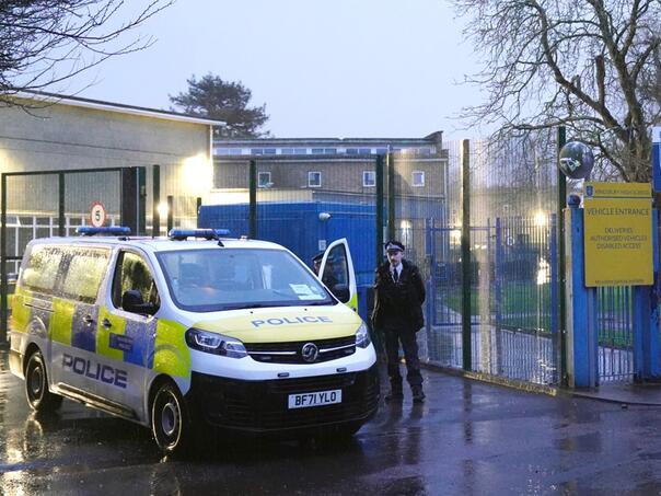 Tinejdžer u Londonu suočen s teškom optužbom: Izbo školske kolege?