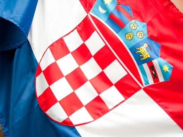 Tinejdžer zapalio hrvatsku zastavu pa završio u zatvoru