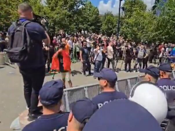 Tirana: Demonstranti napali policiju ispred zgrade Gradske skupštine