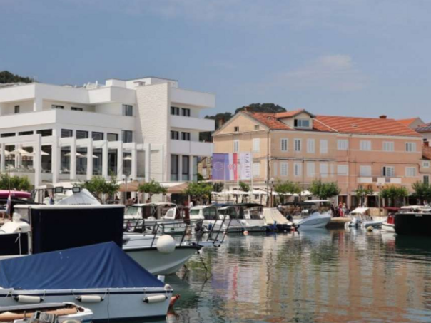 Tisno: Policija istražuje smrt 22-godišnjeg stranog državljanina