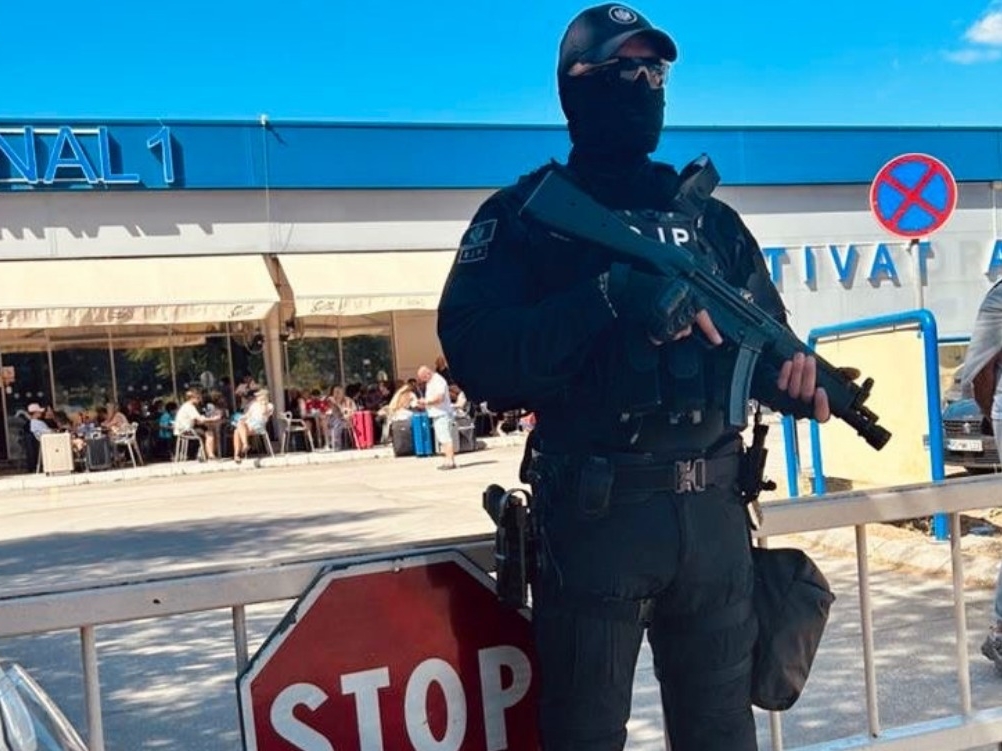 Tivat pod opsadom: Ograničeno kretanje, na ulicama 1.500 policajaca...