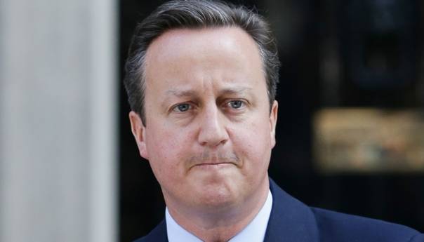 Tjehoranitelj bivšeg premijera Camerona zaboravio pištolj u toaletu aviona