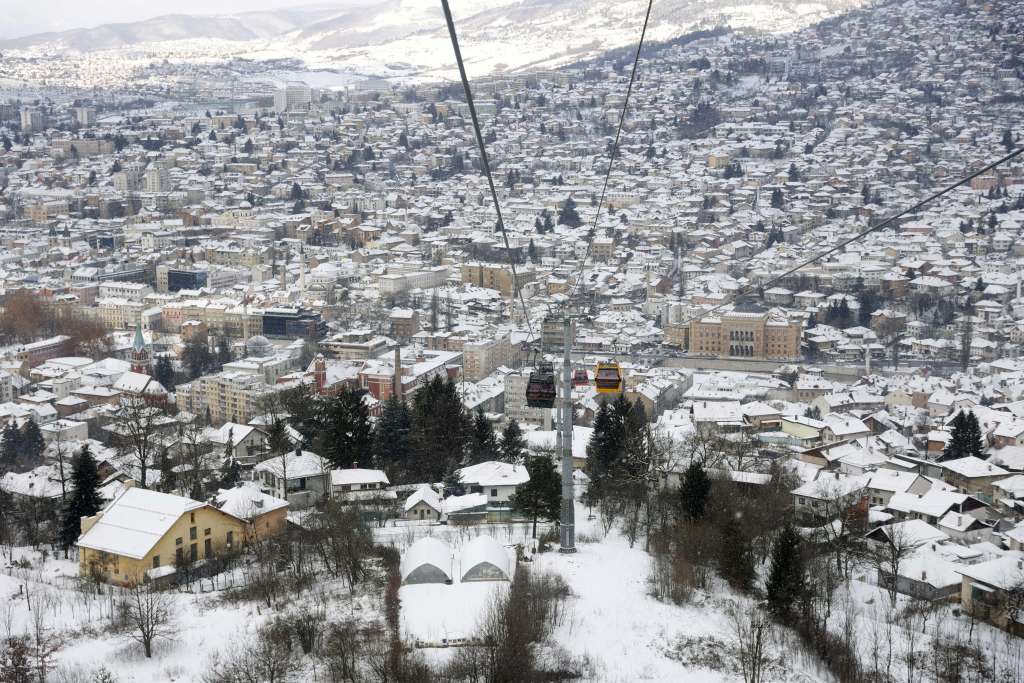 Tokom dana naoblačenje, poslijepodne kiša, u višim područjima snijeg