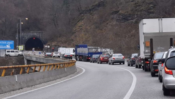 Tokom dana u tunelu Crnaja saobraća se jednom trakom naizmjenično