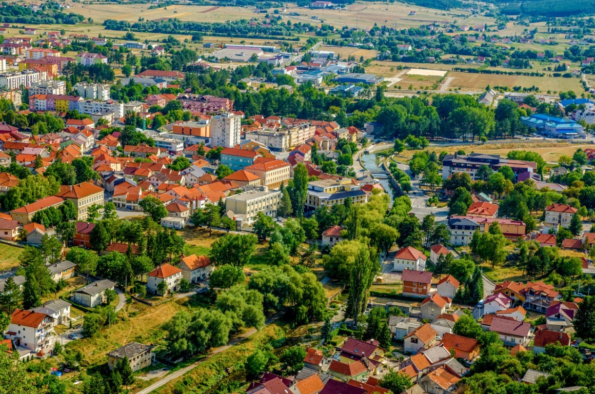 Tokom molitve ispred džamije u Livnu pucano iz vatrenog oružja