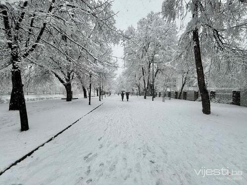 Tokom noći u BiH palo između 10 i 30 cm novog snijega