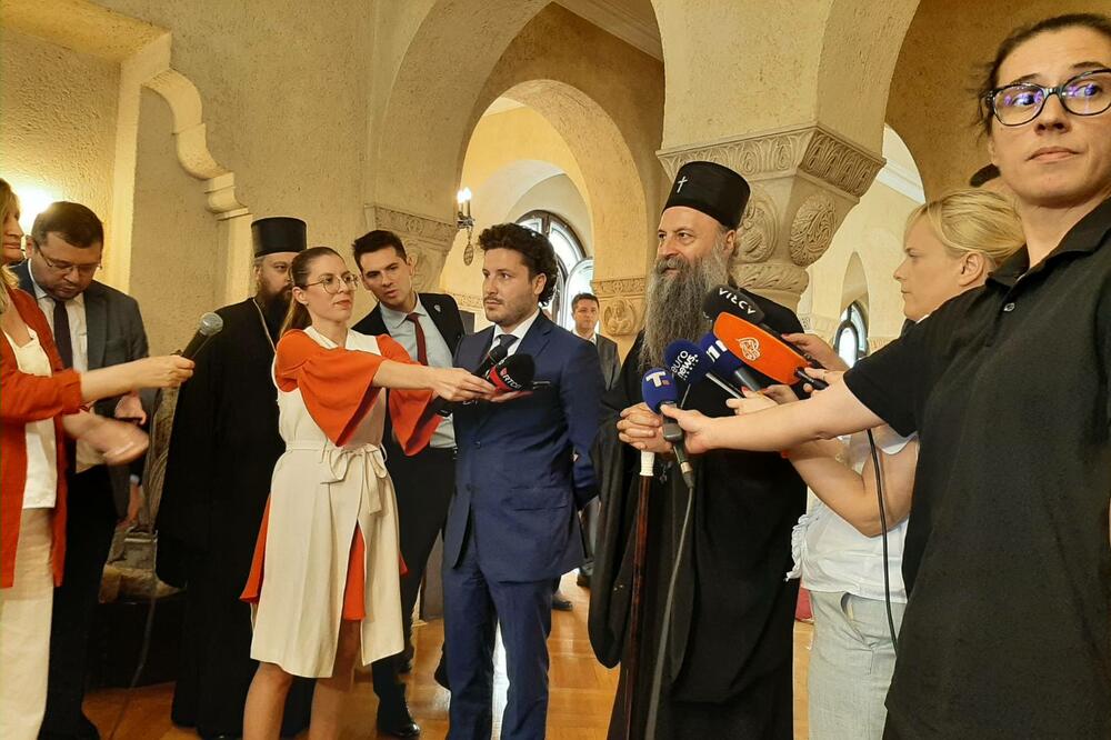 Tokom protesta zatražena smjena vlade Dritana Abazovića
