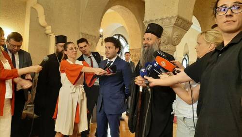 Tokom protesta zatražena smjena vlade Dritana Abazovića