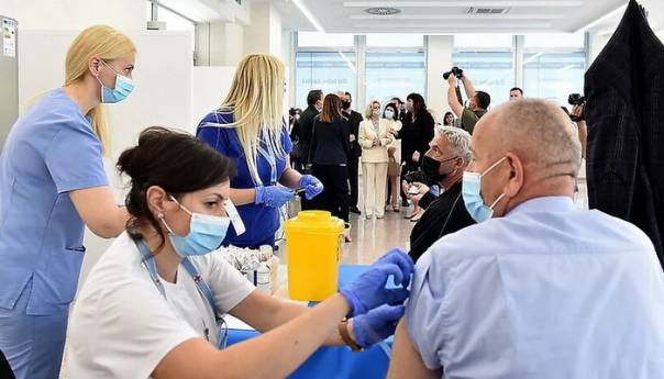 Tokom prvog dana masovne imunizacije u Crnoj Gori vakcinisano skoro 10.000 građana