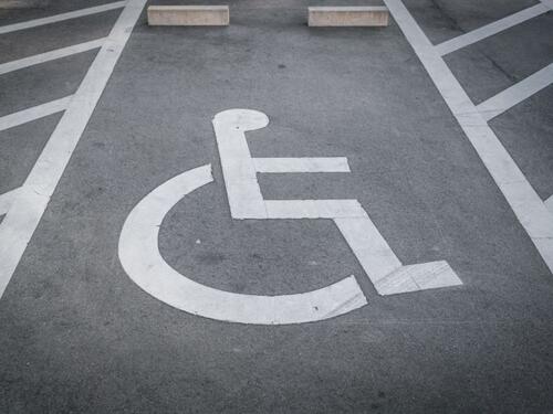 Tokom septembra u KS kažnjeno čak 230 vozača zbog nepropisnog parkiranja