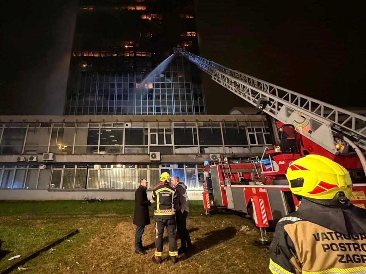 Tomašević o požaru u Vjesnikovom neboderu: Šteta je totalna, postoje neke sumnje o požaru