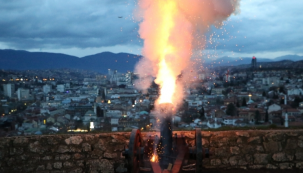 Top sa sarajevske Žute tabije tradicionalno najavio početak ramazana