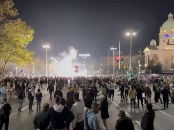 Topovski udari u Beogradu: Ćaci napali građane