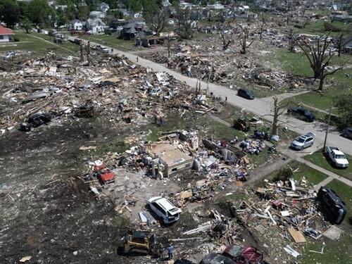 Tornada haraju SAD-om, više od 20 mrtvih, uništene stotine zgrada, autocesta...