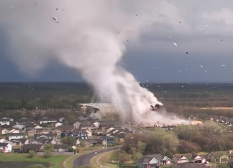 Tornada pustoše centralni dio SAD-a, očekuju se rekordne poplave