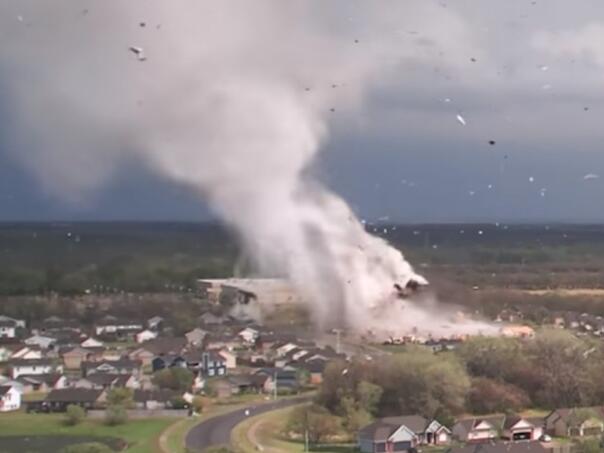 Tornada pustoše centralni dio SAD-a, očekuju se rekordne poplave
