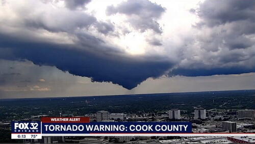 Tornada uništavala Chicago, čupala stabla, ljudi bez struje