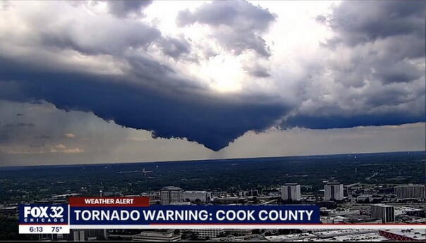 Tornada uništavala Chicago, čupala stabla, ljudi bez struje