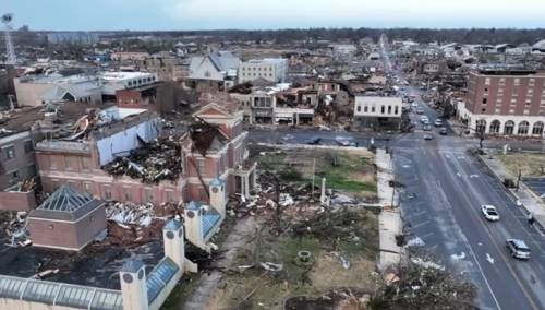 Tornado u SAD-u grad pretvorio u ruševine