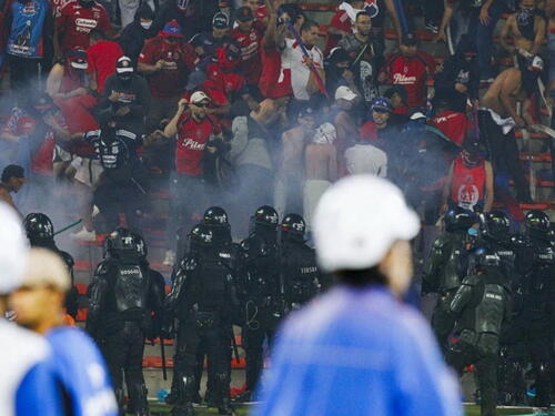 Totalni haos u Kolumbiji: Huligani uletjeli na teren i potukli se, 59 ljudi povrijeđeno