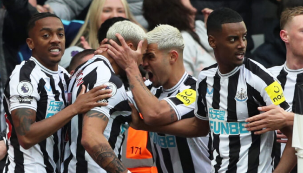 Tottenham ponižen, Newcastle nastavlja svoju bajku