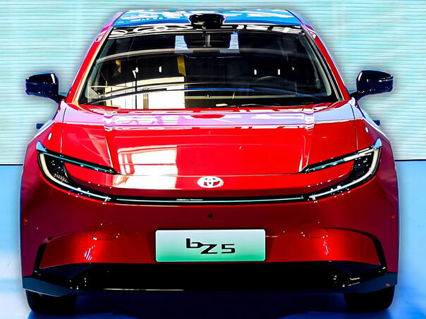 Toyota lansirala električni SUV upola jeftiniji od Tesle