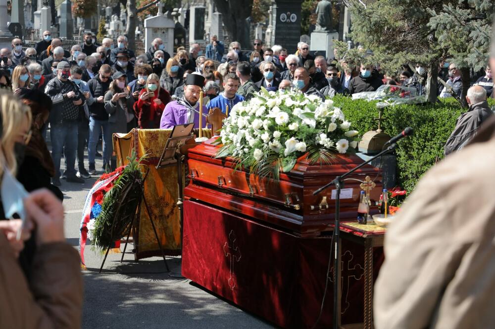 Tozovac uz 'Violino ne sviraj' sahranjen u Aleji zaslužnih građana