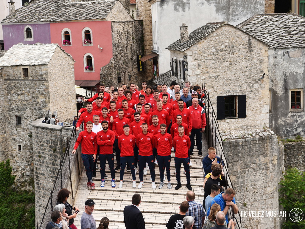 Tradicija, ljubav i zajedništvo: Na Crvenoj noći stotine ljudi zaljubljenih u Velež