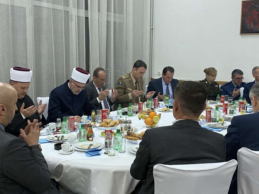 Tradicionalni iftar Vojnog muftije u Domu Oružanih snaga BiH
