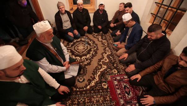 Tradicionalni mevlud i zikr u džamiji Hasan Kjafije Pruščaka