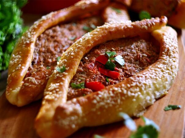 Tradicionalni turski pide: Recept koji odiše okusima Bliskog istoka