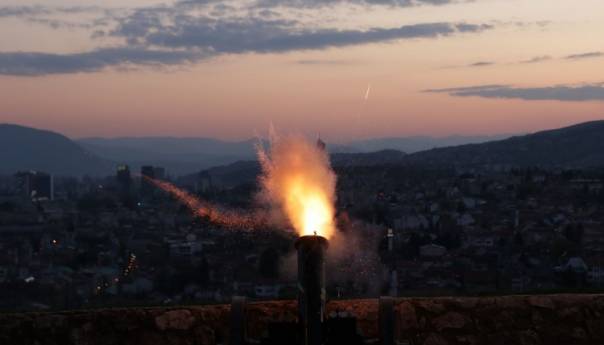 Tradicionalnim pucnjem iz topa sa Žute tabije ozvaničen početak ramazana