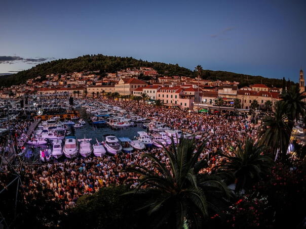 "Trag u beskraju": Emotivna večer u čast Oliveru Dragojeviću