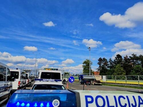 Traga se za krijumčarom koji je prešao policajcu preko noge