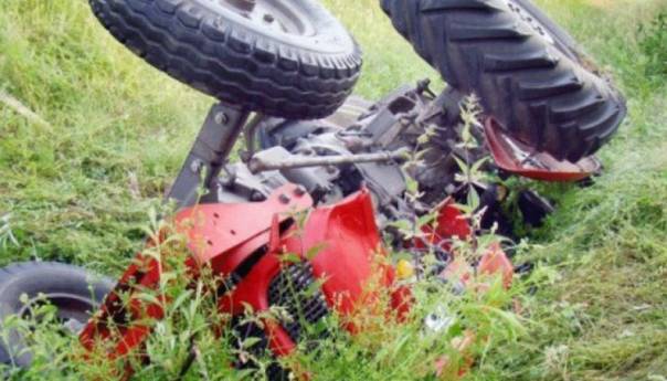 Tragedija kod Srebrenice: Muškarac poginuo prilikom prevrtanja traktora