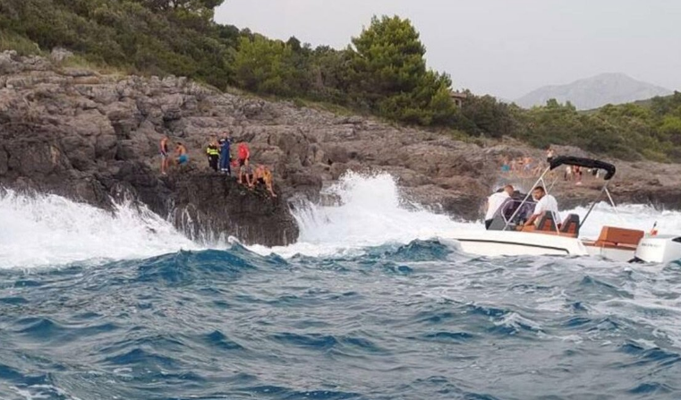 Tragedija kod Tivta: Talasi bacili kupače na stijene, jedna osoba nastradala