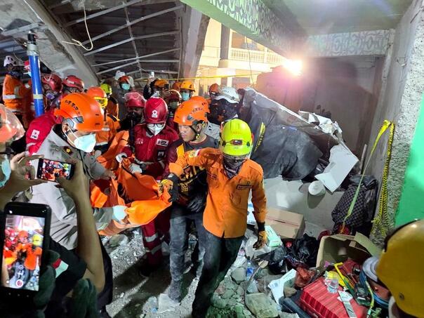 Tragedija: Nema više znakova života ispod ruševina škole u Indoneziji