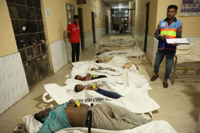 Tragedija u Bangladešu: Više od 20 poginulih u prevrtanju autobusa