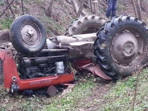 Tragedija u BiH: Vozač poginuo nakon prevrtanja trakora