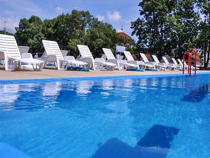 Tragedija u Bijeljini: Na bazenu se utopio muškarac (32)