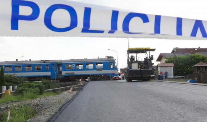 Tragedija u Hrvatskoj: Dijete i žena poginuli u naletu voza na automobil