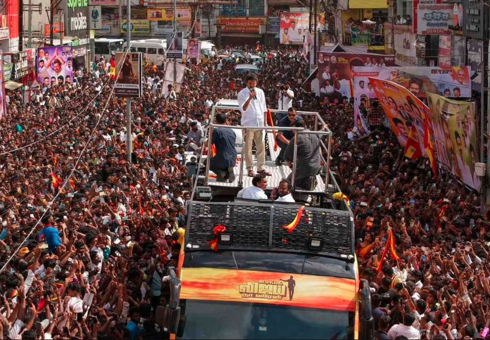 Tragedija u Indiji: U stampedu na predizbornom skupu poginulo 36 ljudi